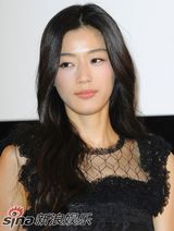 幻灯图集：全智贤短发造型登封面 形象百变美艳动人