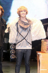 组图：SHINee台湾办歌迷见面会 与粉丝亲密互动