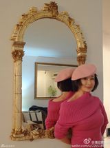 组图：58岁刘晓庆蕾丝透视装与PK潘迎紫粉嫩装