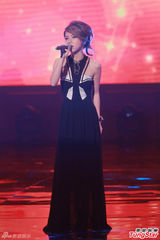 组图：金曲榜颁奖星光黯淡 张敬轩献主持处女秀