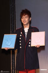 组图：张佑赫台北亲民秀舞蹈 想找90后嫩女友