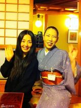 组图：杨童舒受邀赴日本拍摄广告 展温婉少妇形象