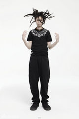 组图：耀乐团宣传写真曝光 黑色系颠覆传统视觉