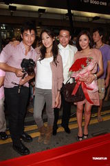 组图：谢天华拍新剧 闹市向杨怡求婚