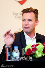 组图：英国男星伊万-麦格雷戈访韩出席新闻发布会