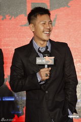 组图：《五星上将》关机 潘霜霜白色长裙美艳动人