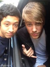 组图：比伯蓄须潮人装看秀 沧桑显男人范