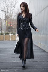 组图：李菲儿春日写真别致造型彰显英伦优雅