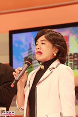 组图：王祖蓝阮兆祥女装录节目 陈法拉徐子珊助阵