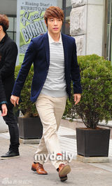 组图：崔江熙SJ等出席服装品牌新品发布会