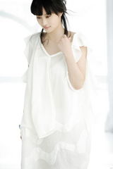 高清组图：李欣汝全新写真 白衣飘飘纯净甜美