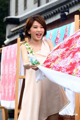 组图：Hebe清爽造型拍广告 否认Ella将婚