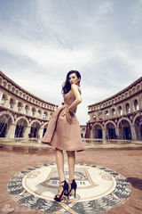 组图：莫小棋欧洲写真大片曝光 玩转时尚精致风