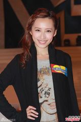 组图：陈智燊亮相拜神仪式 不介意女友性感出镜