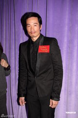 组图：陈豪为明星蜡像揭幕 对林峰艳照发表看法