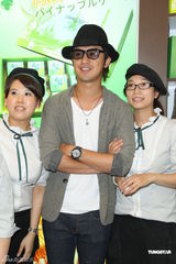 组图：陈柏霖祝福林依晨恋情 呼吁传媒给空间