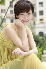 高清：李曼演技渐成熟 街头随拍无需华丽陪衬