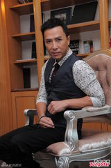 组图：甄子丹郑中基合拍电影 挑战耐力忍臭斗嘴