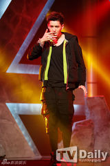 组图：神话打榜夺冠李孝利性感 EXO回归显狼性