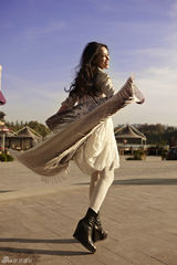 组图：孔维曝光最新写真 飘逸造型展现别样秋意 