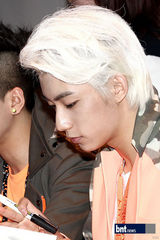 组图：韩国男子组合B1A4举办新碟粉丝签名会