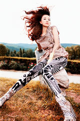 组图：孙敬媛最新杂志写真曝光 演绎性感帅气