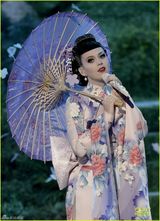 组图：水果姐登台变艺妓雪乳抢镜 东方色彩绚丽