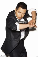 组图：何晟登《芒果画报》封面 畅谈感情世界