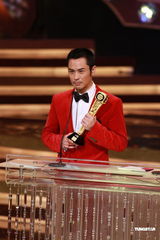 组图：郑嘉颖凭借Law霸获得我最喜爱的电视男角色