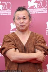 组图：《莫比乌斯》发布会 徐英雨献吻李恩宇