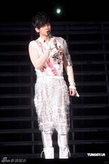 幻灯图：罗志祥香港演唱会落幕 跳《舞娘》掀高潮