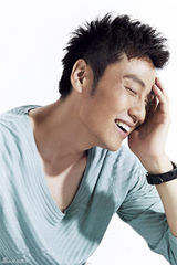 组图：李昊臻帅气居家写真 展阳光潮男魅力