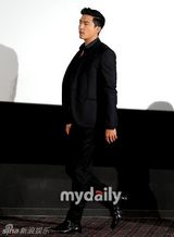 组图：韩片《间谍》媒体首映 韩艺丽深V秀性感