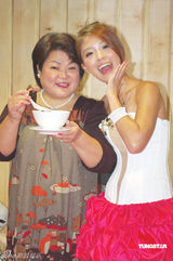 幻灯：卓文萱个唱造型曝光 秀香肩化身摇滚女战士