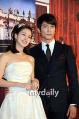 组图：宋承宪宣传《我的公主》 金泰熙公主扮相迷人