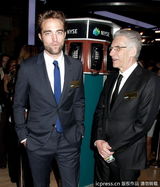 组图：帕丁森着西装现身股票交易所 与柯南伯格合影