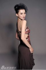 组图：莫小棋化身孔雀女神 显妩媚女人味