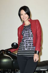 组图：吴建豪和女友感情稳定 与安心亚首合作广告