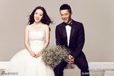 组图：凤凰传奇曾毅婚纱照 新疆媳妇光彩照人