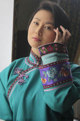 组图：王思懿红裙写真 《辛亥革命》演革命红颜