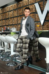 组图：李东学台湾拍时尚写真 演绎叛逆与精英