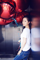 组图：刘梓妍时尚清丽写真 自认很有安全感