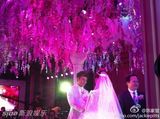 组图：李小璐贾乃亮婚礼甜蜜亲吻 新人宣誓