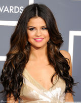 高清图：格莱美红毯 赛琳娜-戈麦斯甜美惹人怜