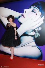 组图：何超仪代言珠宝排场大 北京演出反响佳或北上