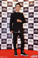 组图：“温太医”张晓龙做代言 台北展优雅形象