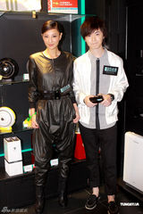 组图：容祖儿亮相双眼满布血丝 坦言压力大导致失眠