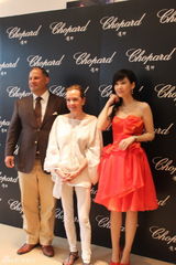 组图：周慧敏妩媚出席活动 肌肤白皙气质优雅高贵