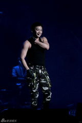 组图：Rain北京个唱劲歌热舞 湿身性感大秀中文