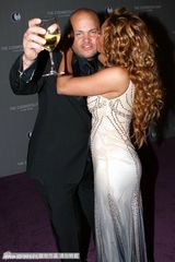 组图：斯佐尔邓斯特等出席新年派对 靓女型男争艳  